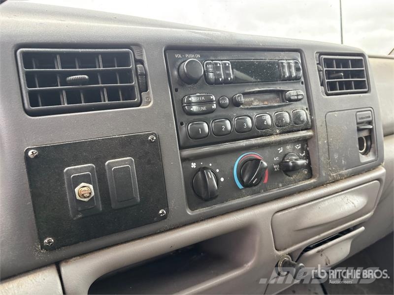Ford F-350 Kis teherszállító/Platós kocsi