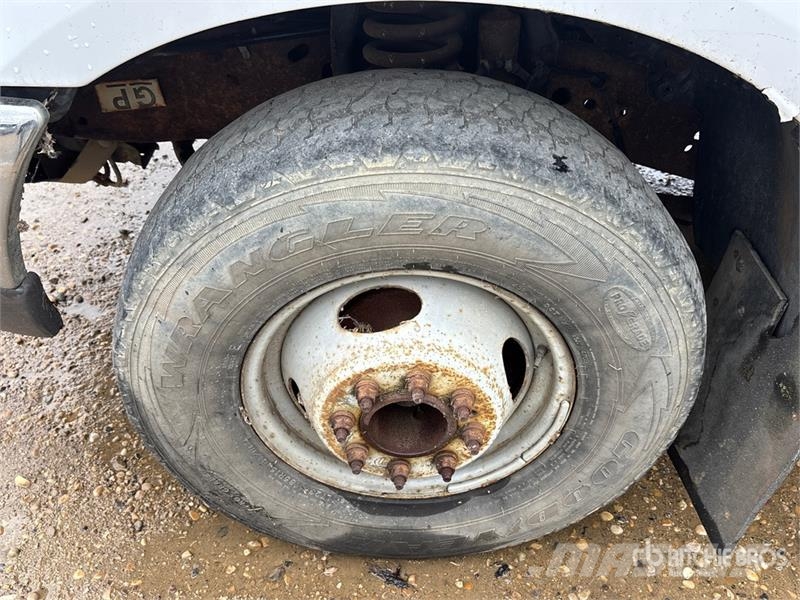 Ford F-350 Kis teherszállító/Platós kocsi