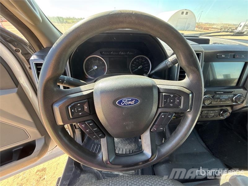 Ford F-350 플랫베드/드롭사이드 트럭