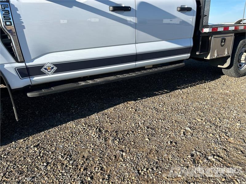 Ford F-350 平板栏板货车