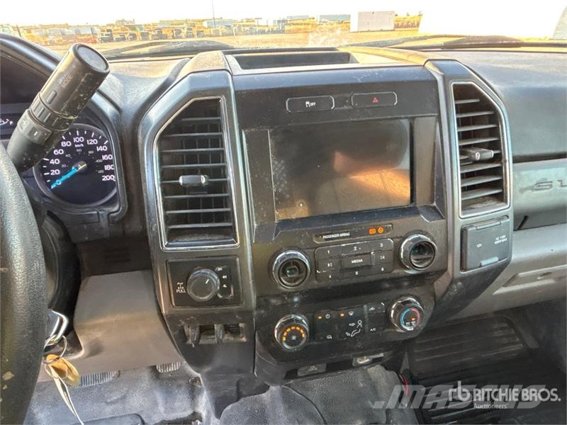 Ford F-350 شاحنات مسطحة/مفصلية الجوانب