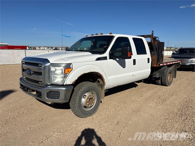Ford F-350 平板栏板货车