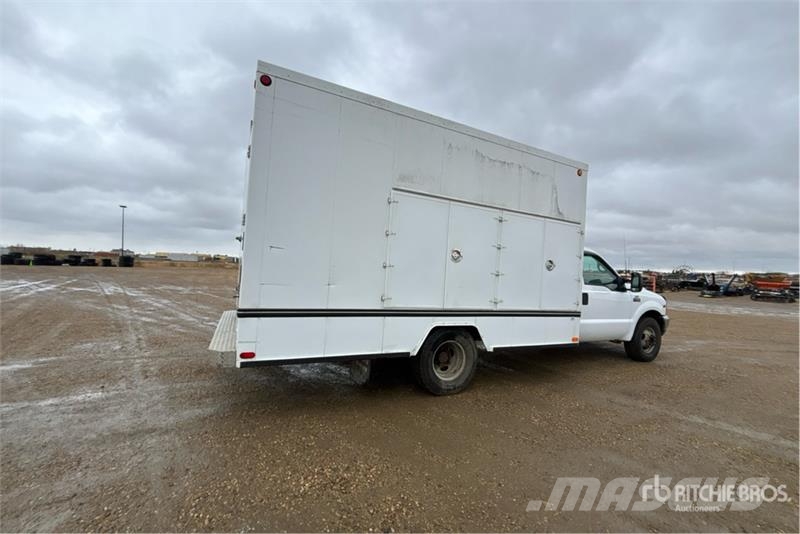 Ford F-350 Kis teherszállító/Platós kocsi