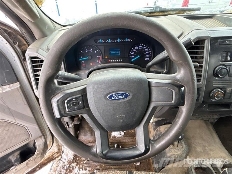 Ford F-350 Tovornjaki s kesonom/platojem