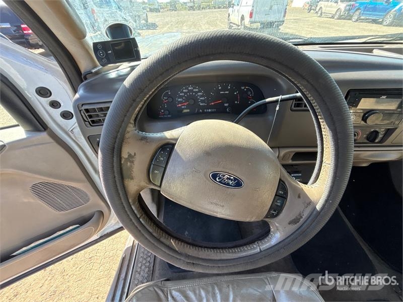 Ford F-350 4x2 Extended Cab Pickup Drugi