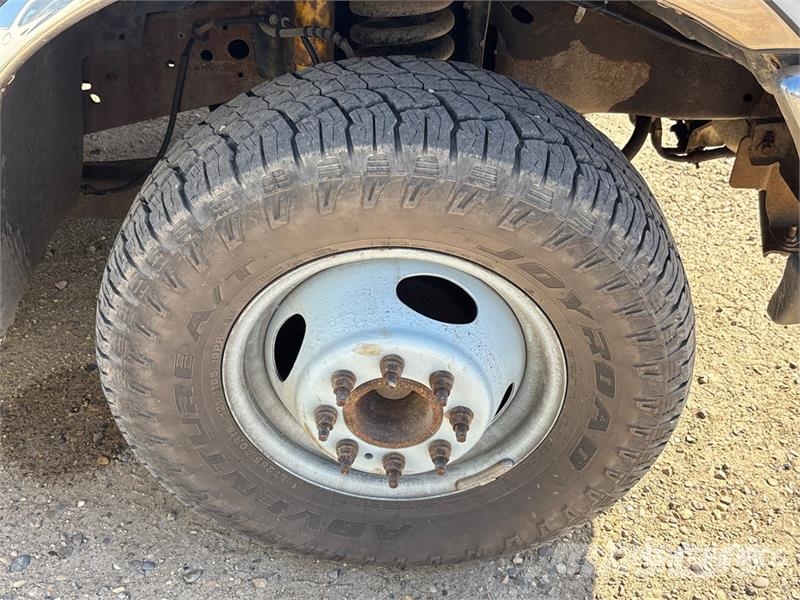 Ford F-350 4x2 Extended Cab Pickup Drugi