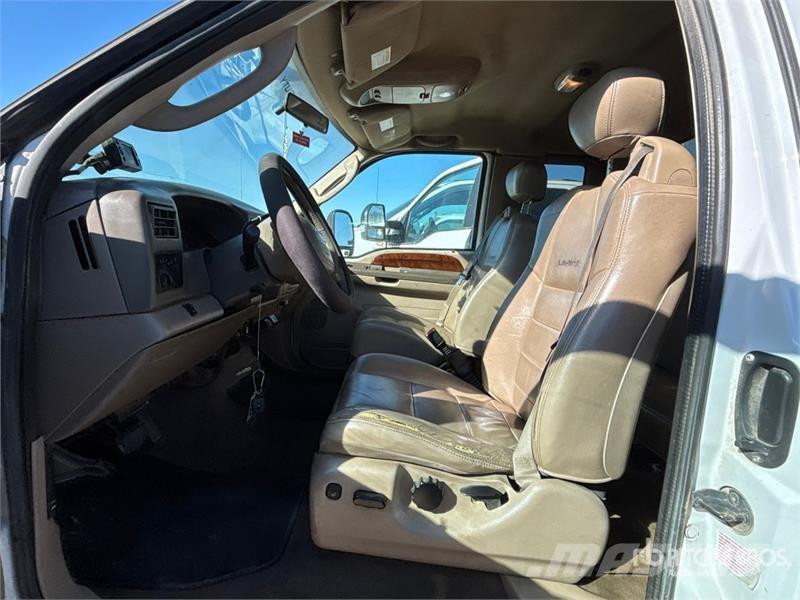 Ford F-350 4x2 Extended Cab Pickup Drugi