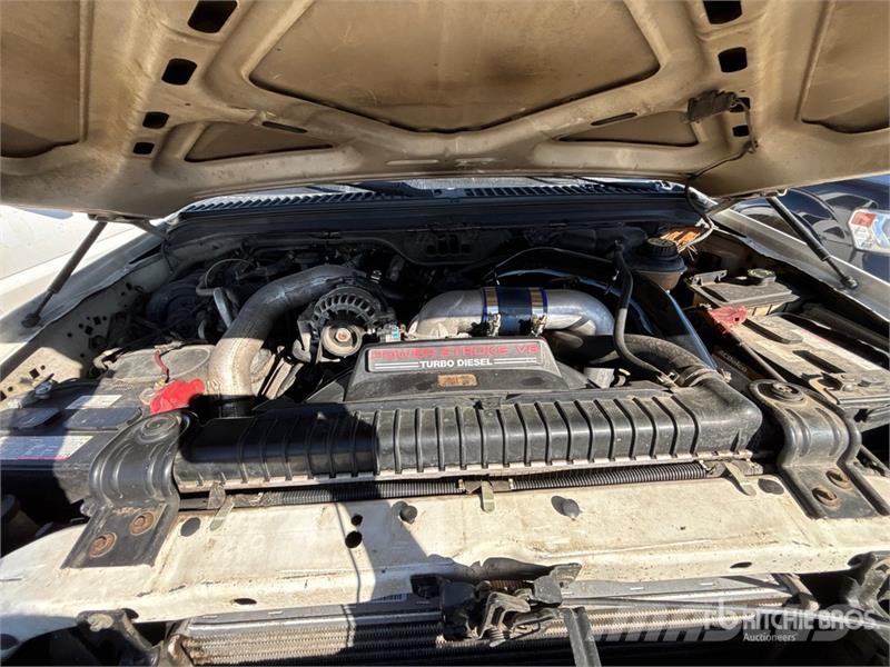 Ford F-350 4x2 Extended Cab Pickup Drugi