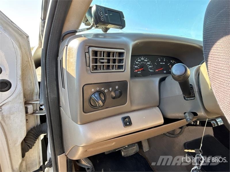 Ford F-350 4x2 Extended Cab Pickup Drugi