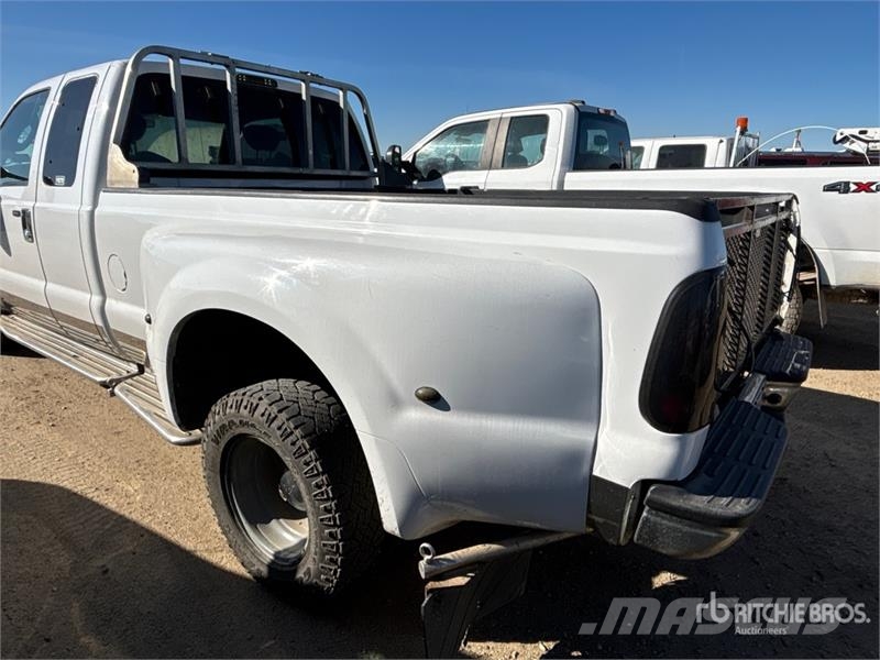 Ford F-350 4x2 Extended Cab Pickup Drugi