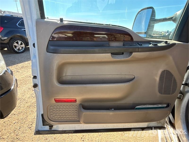 Ford F-350 4x2 Extended Cab Pickup Drugi