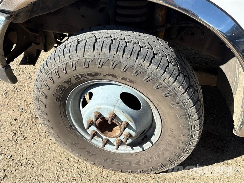 Ford F-350 4x2 Extended Cab Pickup Drugi