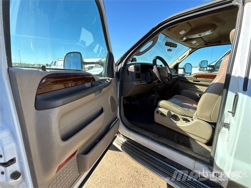 Ford F-350 4x2 Extended Cab Pickup Drugi