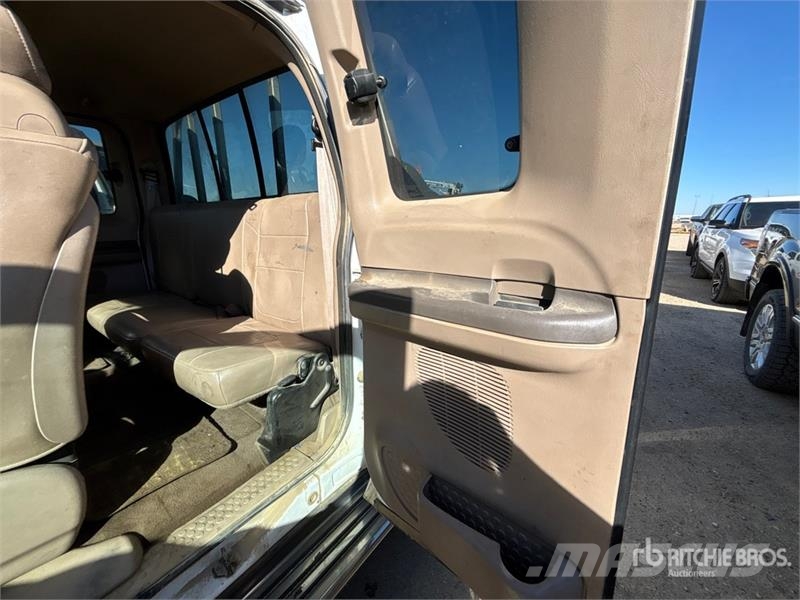 Ford F-350 4x2 Extended Cab Pickup Drugi