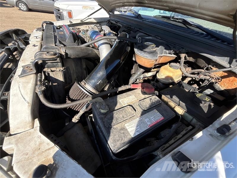 Ford F-350 4x2 Extended Cab Pickup Drugi