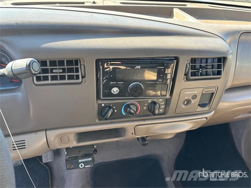 Ford F-350 4x2 Extended Cab Pickup Drugi