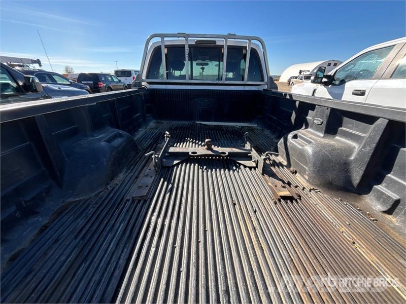 Ford F-350 4x2 Extended Cab Pickup Drugi