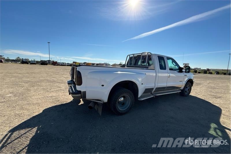 Ford F-350 4x2 Extended Cab Pickup Drugi