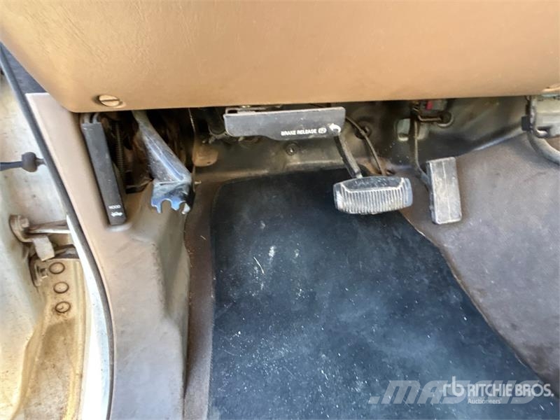 Ford F-350 4x2 Extended Cab Pickup Drugi