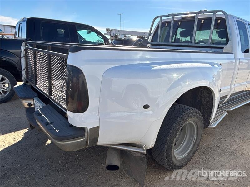 Ford F-350 4x2 Extended Cab Pickup Drugi
