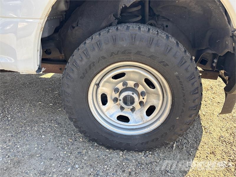 Ford F-350 4x4 Crew Cab Pickup (Inoperable) Ostalo