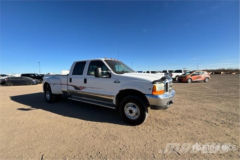Ford F-350 4x4 Crew Cab Pickup أخرى