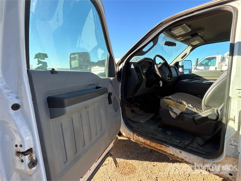 Ford F-350 4x4 Crew Cab Pickup Ostalo