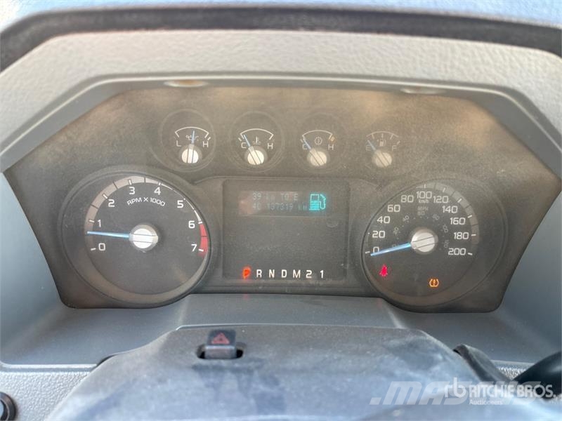 Ford F-350 4x4 Crew Cab Pickup Ostalo
