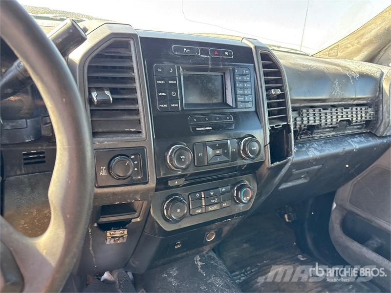Ford F-350 4x4 Crew Cab Pickup (Inoperable) Ostalo