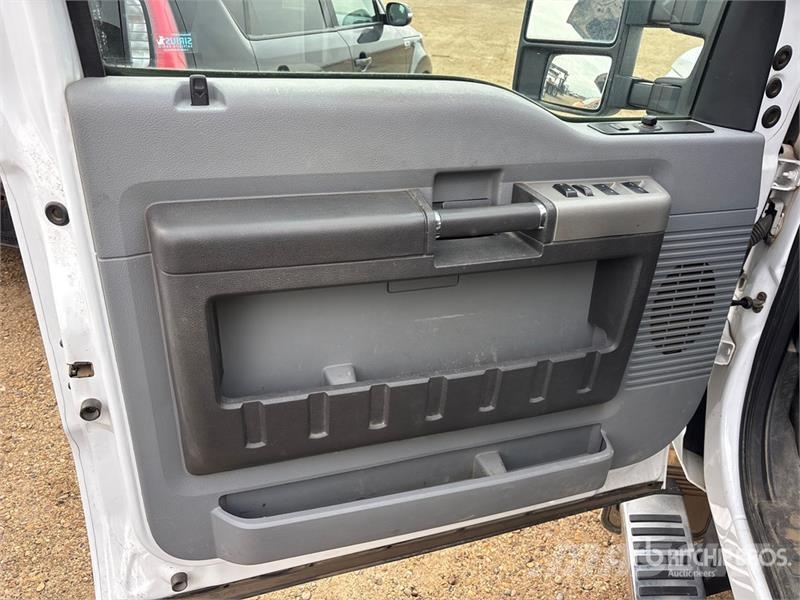 Ford F-350 4x4 Crew Cab Pickup Ostalo