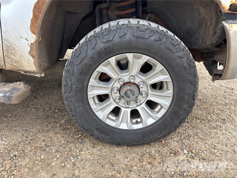 Ford F-350 4x4 Crew Cab Pickup Ostalo