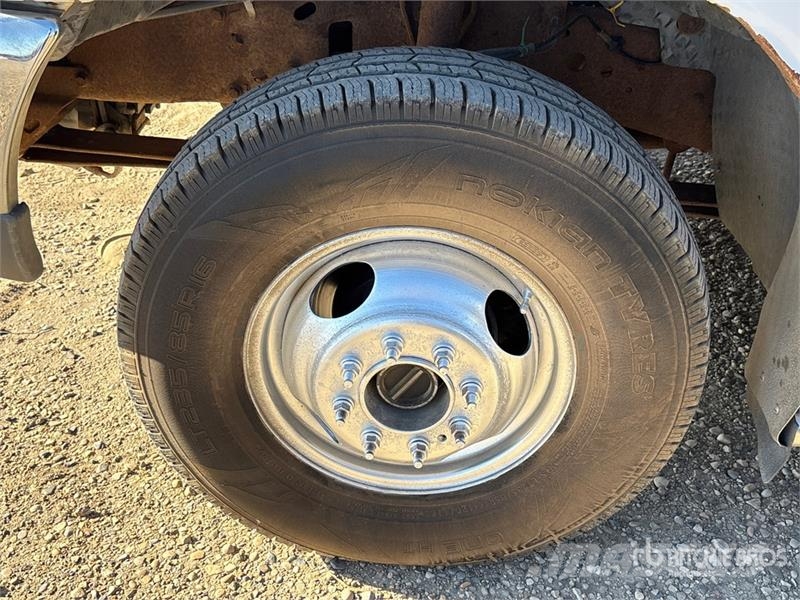 Ford F-350 4x4 Crew Cab Pickup أخرى