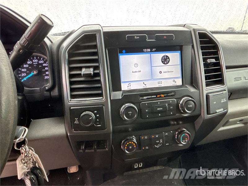 Ford F-350 4x4 Crew Cab Pickup Ostalo