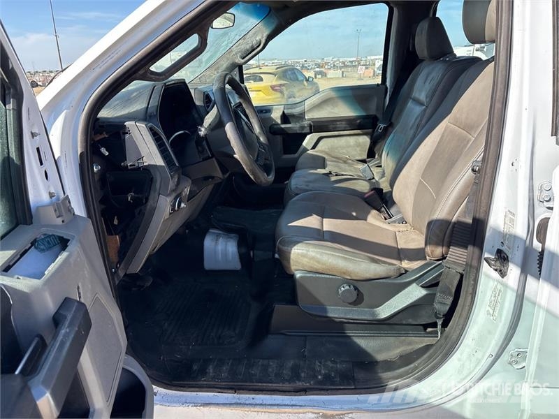 Ford F-350 4x4 Crew Cab Pickup (Inoperable) Ostalo