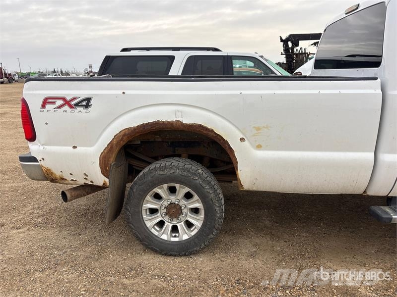 Ford F-350 4x4 Crew Cab Pickup Ostalo