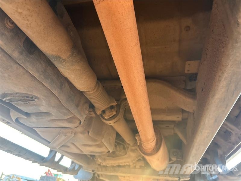 Ford F-350 4x4 Crew Cab Pickup Autre fourgon / utilitaire