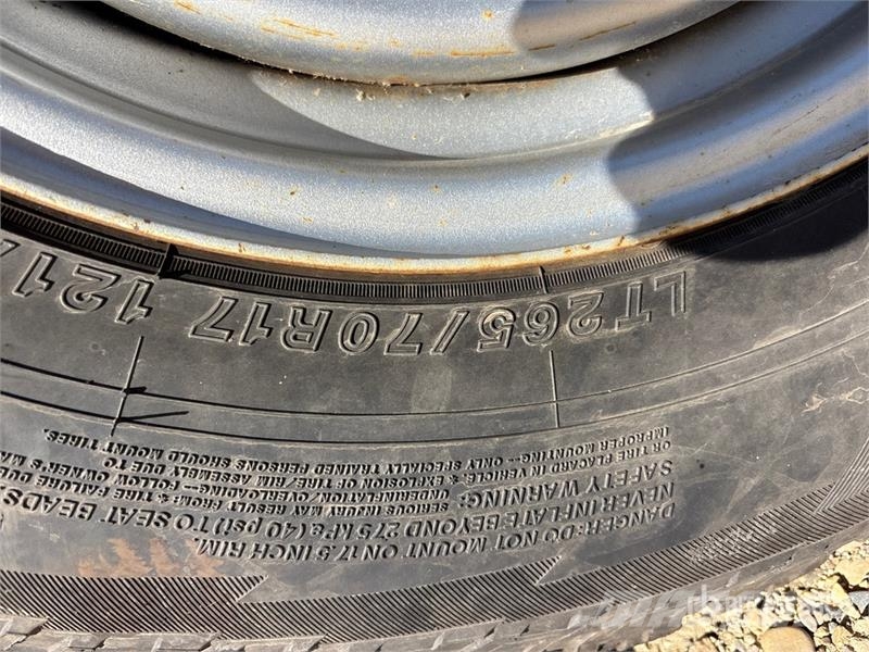 Ford F-350 4x4 Crew Cab Pickup (Inoperable) Ostalo