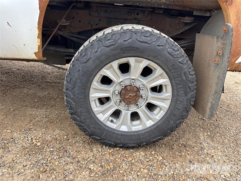 Ford F-350 4x4 Crew Cab Pickup Ostalo