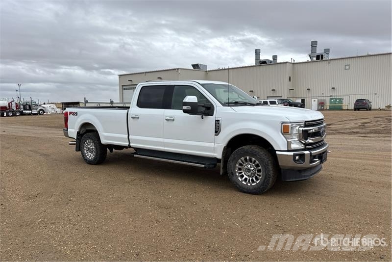 Ford F-350 4x4 Crew Cab Pickup Autre fourgon / utilitaire