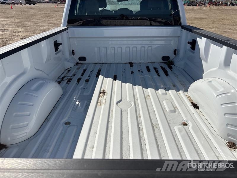 Ford F-350 4x4 Crew Cab Pickup (Inoperable) Ostalo