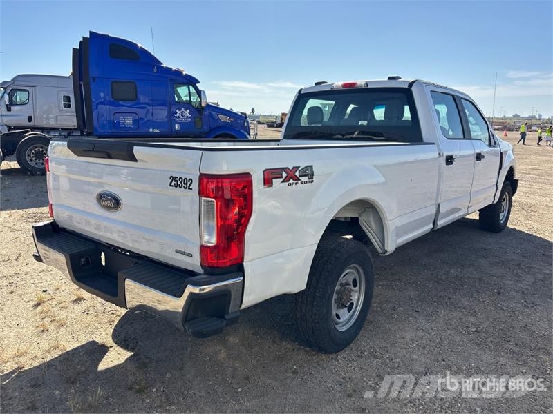 Ford F-350 4x4 Crew Cab Pickup (Inoperable) Ostalo