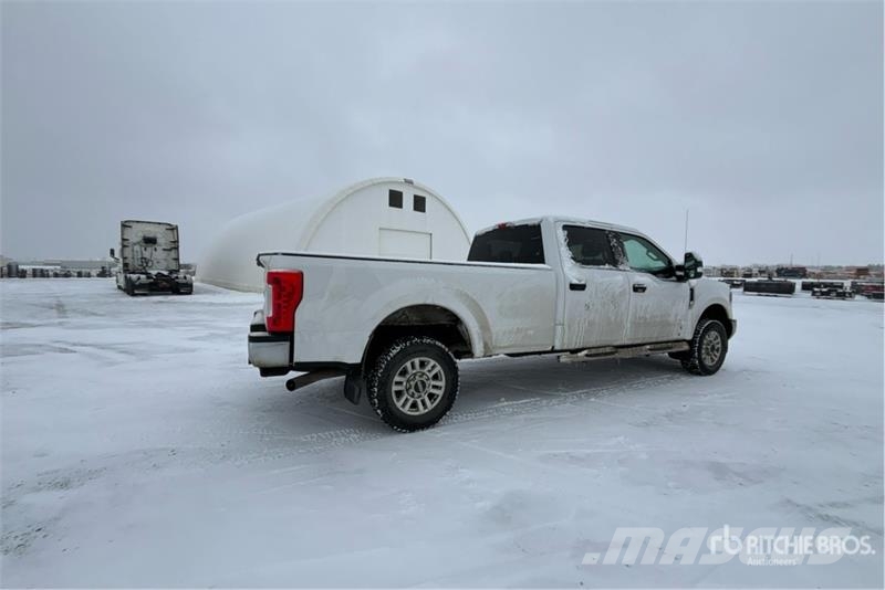 Ford F-350 4x4 Crew Cab Pickup Ostalo