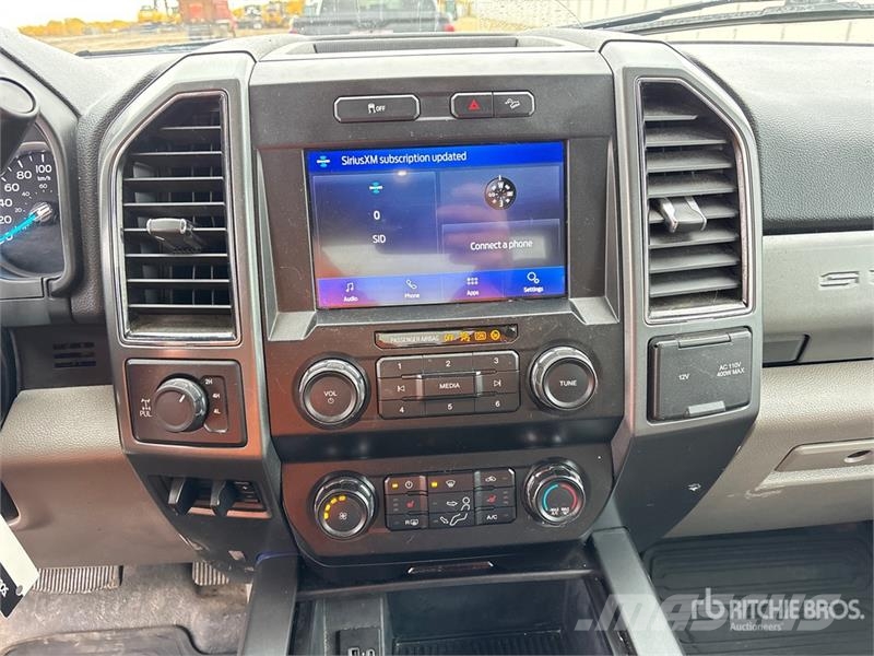 Ford F-350 4x4 Crew Cab Pickup Autre fourgon / utilitaire