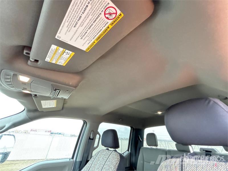 Ford F-350 4x4 Crew Cab Pickup Autre fourgon / utilitaire
