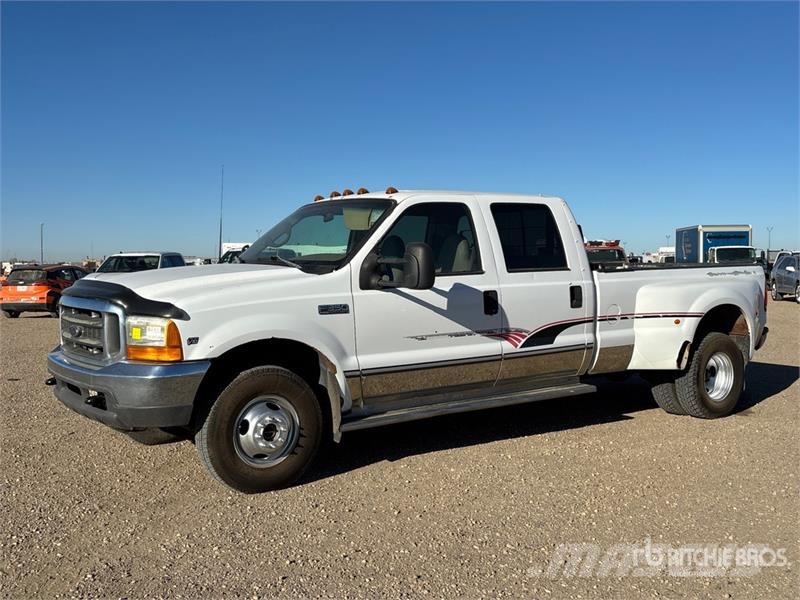 Ford F-350 4x4 Crew Cab Pickup أخرى