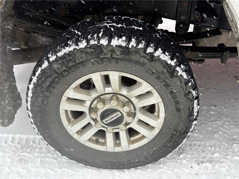 Ford F-350 4x4 Crew Cab Pickup Ostalo