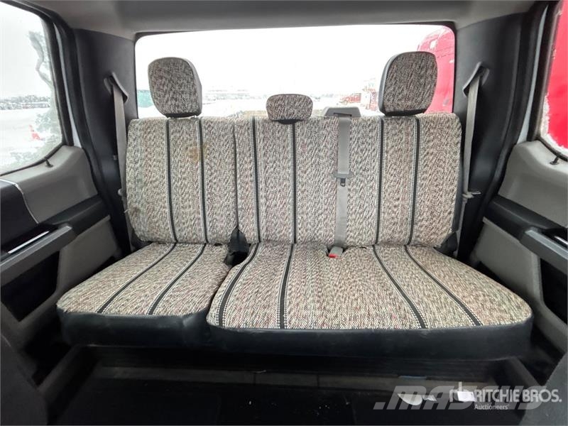 Ford F-350 4x4 Crew Cab Pickup Ostalo