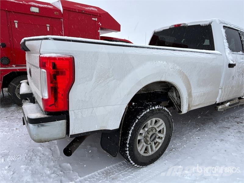 Ford F-350 4x4 Crew Cab Pickup Ostalo