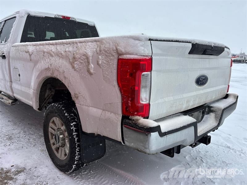 Ford F-350 4x4 Crew Cab Pickup Ostalo