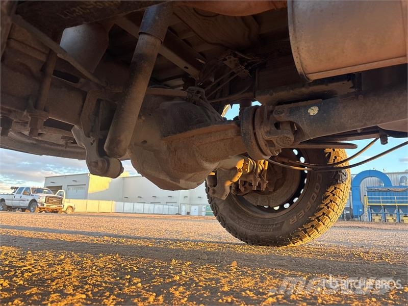 Ford F-350 4x4 Crew Cab Pickup Autre fourgon / utilitaire